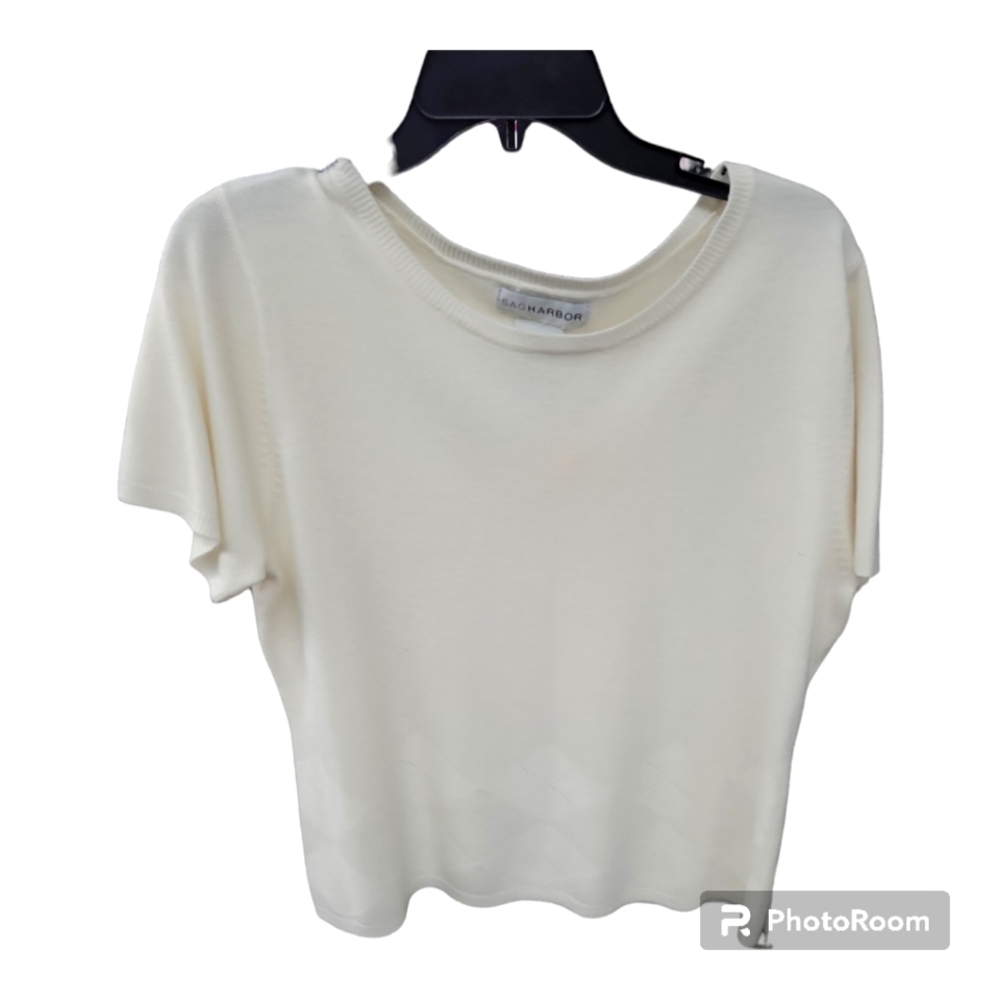 Sag Harbor White Short Sleeved Sweater with beautiful design on bottom Size XL